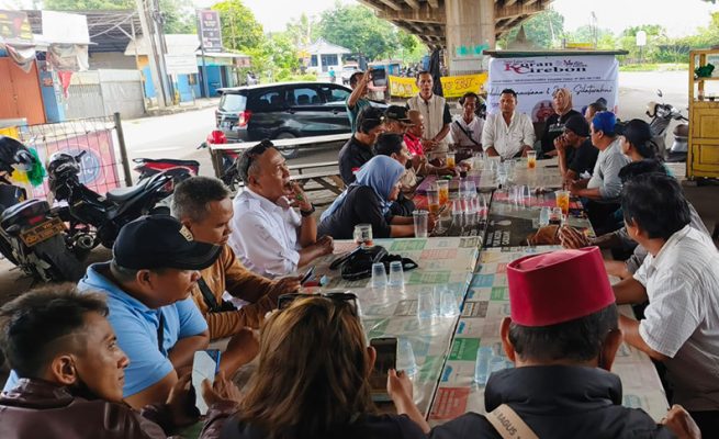 Puluhan insan pers Cirebon justru memilih bersimpuh dalam kesederhanaan untuk merayakan momentum Halal Bihalal. Selasa siang (2432026) --Mu'min--