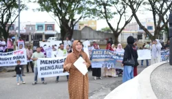 aksi pengungsi banjir bireuen di kantor bupati tuntut solusi menyeluruh tolak bantuan parsial korban banjir aceh