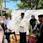 Ketua PMI Aceh Kunjungi Pengungsi Banjir Bireuen di Tenda Darurat