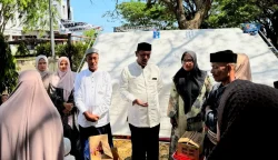 Ketua PMI Aceh Kunjungi Pengungsi Banjir Bireuen di Tenda Darurat