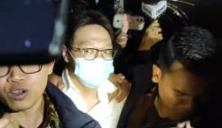 Dokter kecantikan dan YouTuber, Richard Lee resmi ditahan di Polda Metro Jaya pada Jumat (6/3) pukul 21.50 WIB.