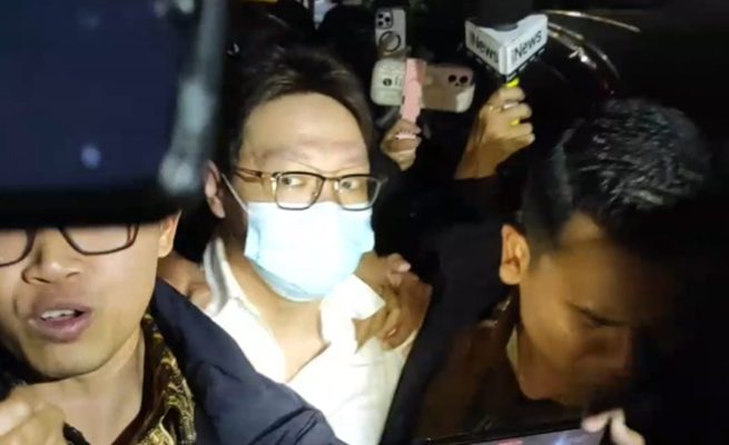 Dokter kecantikan dan YouTuber, Richard Lee resmi ditahan di Polda Metro Jaya pada Jumat (6/3) pukul 21.50 WIB.