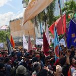 Aksi unjuk rasa demo gubernur Kalimantan Timur