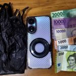Barang bukti yang disita polisi dari pengedar obat ilegal.