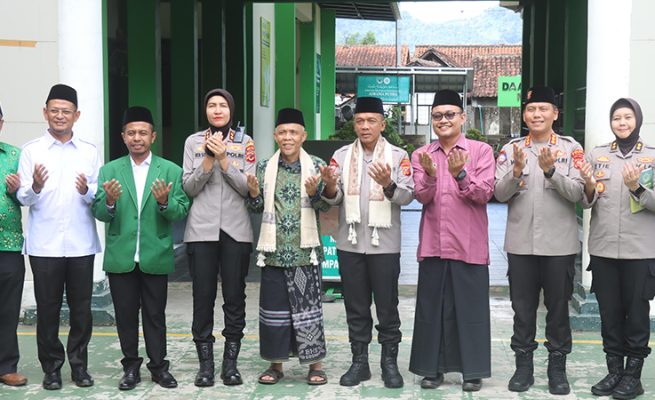 Kapolda Jawa Barat, Irjen Pol. Dr. Rudi Setiawan, melaksanakan kunjungan silaturahmi ke Pondok Pesantren Darul Ulum PUI Majalengka, Rabu (15/04/2026).