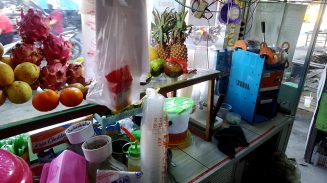 Harga Plastik Melonjak di Cirebon, UMKM Terjepit Biaya Operasional Pasca Lebaran 2026