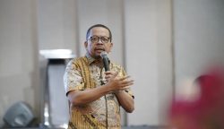 Kepala Staf Kepresidenan Muhammad Qodari menekankan pentingnya penerapan standar pers pada platform media sosial yang berperilaku layaknya pers, saat menghadiri deklarasi Serikat Wartawan Senior Indonesia (SWSI) di Jakarta, Jumat (17/4).