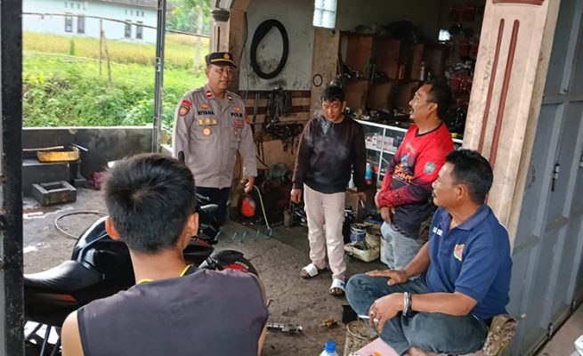 Patroli dialogis dilakukan Jajaran Polsek Malausma, Polres Majalengka, menyasar langsung para pemilik bengkel motor di Kecamatan Malausma.
