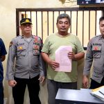 Seorang pria pengedar sabu, berinisial E tak berkutik saat diringkus petugas di kediamannya di Blok Kulisi, Desa Sukasari, Kecamatan Cikijing, Kabupaten Majalengka.