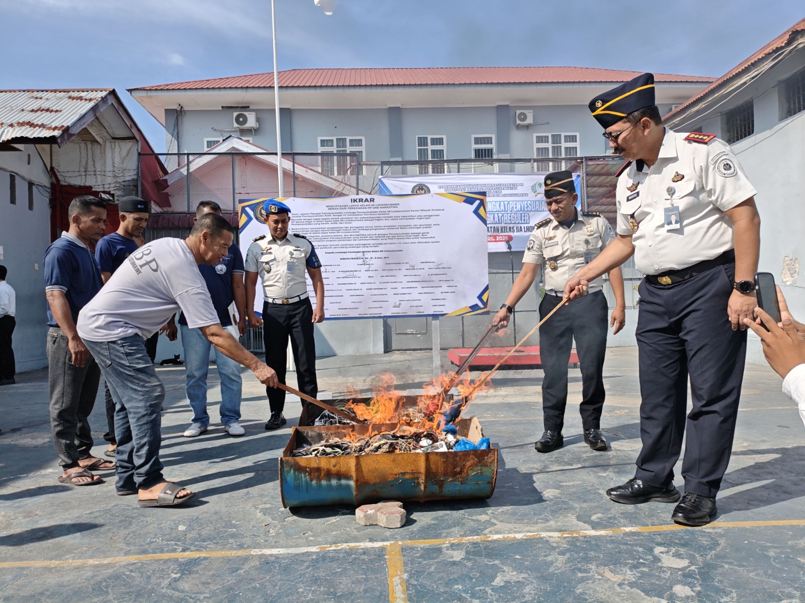Lapas Kelas II A Lhokseumawe Gelar Apel Penyematan Kenaikan Pangkat Penyesuaian Ijazah dan Kenaikan Pangkat Reguler