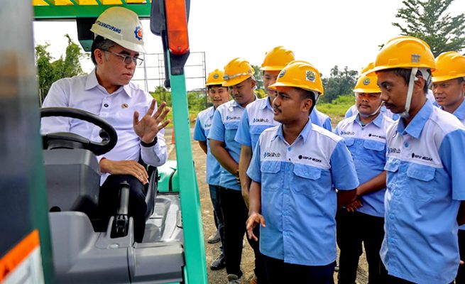 Menteri Tenaga Kerja, Yassierli saat meninjau pelaksanaan Pelatihan Vokasi Nasional (PVN) 2026 di BBPVP Medan, Selasa (21/4/2026).