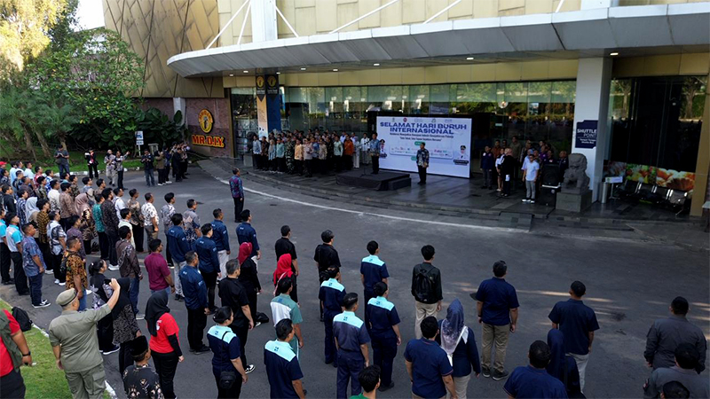 Begini Cara Buruh Cirebon Rayakan May Day, Lewat Aksi Sosial dan Dialog