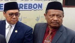 Wakil Ketua DPRD Kabupaten Cirebon, Raden Hasan Basoribersama Kepala Dinas Pendidikan Kabupaten Cirebon, Ronianto
