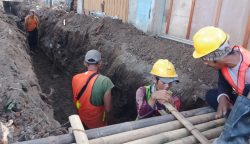 pekerja drainase cirebon